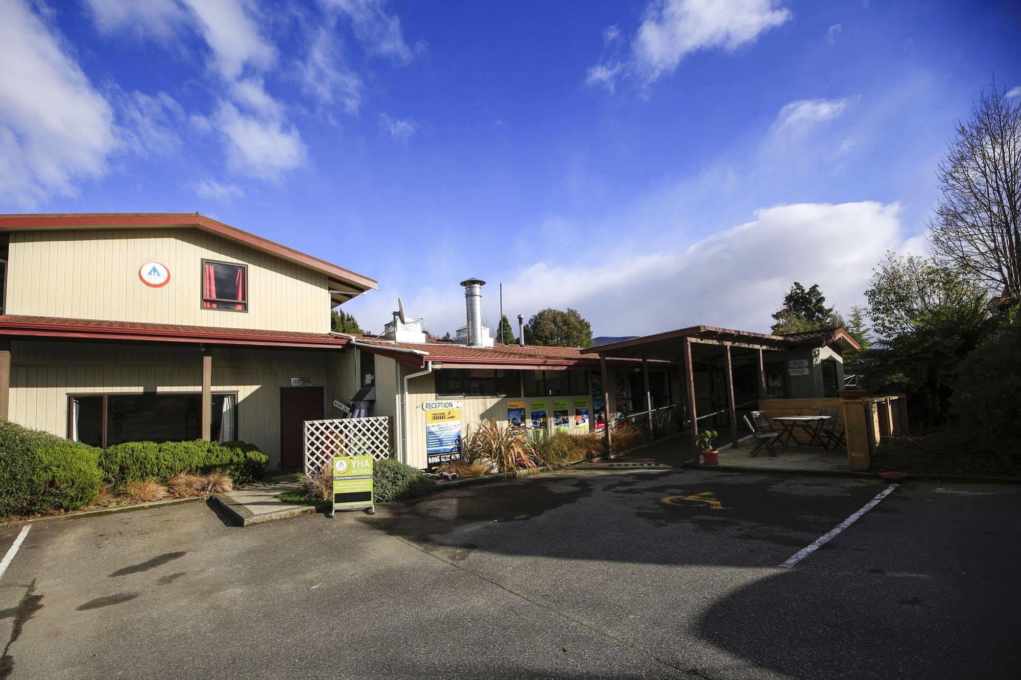 A Pousada Yha Te Anau Exterior foto